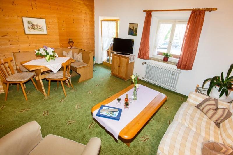Café Chiemgau und Gästehaus Ruhpolding Esterno foto